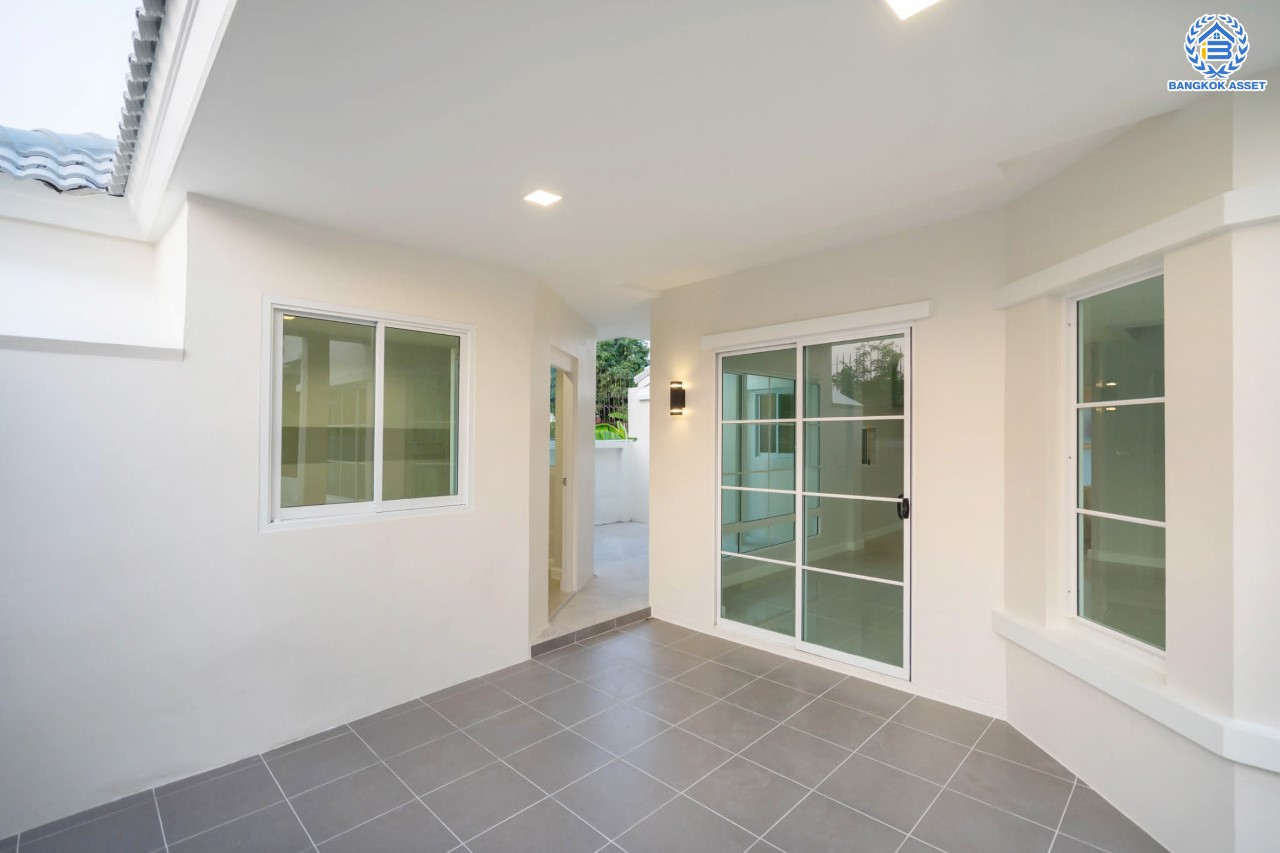 บ้านมือสองตกแต่งใหม่ แบรนด์ LH ม.ชลลดา บางใหญ่-เซ็นทรัลเวสต์เกต หลังมุม เนื้อที่ 58.9 ตร.ว. ฟังก์ชัน 3 ห้องนอน 2 ห้องน้ำ 1 ห้องอเนกประสงค์ 2 ที่จอดรถ Facilities ครบครัน บนทำเลเดินทางสะดวก เชื่อมต่อถ.กาญจนาภิเษก และเพียง 10 นาทีถึงรถไฟฟ้า "สถานีคลองบางไผ่"